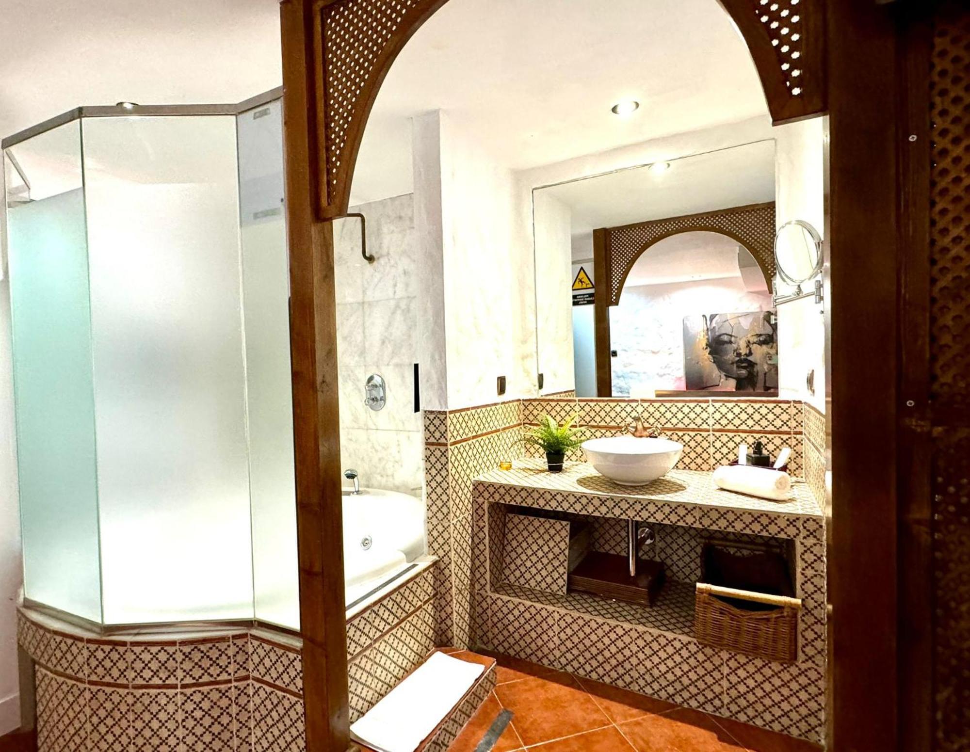 Seasonal Living With Jacuzzi, Madrid